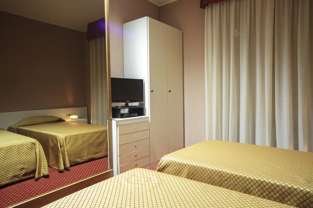 Hotel I Diamanti Garlasco Номер фото