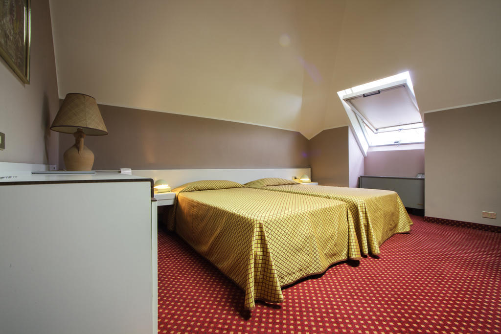 Hotel I Diamanti Garlasco Номер фото