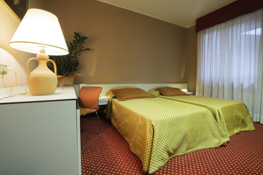 Hotel I Diamanti Garlasco Номер фото
